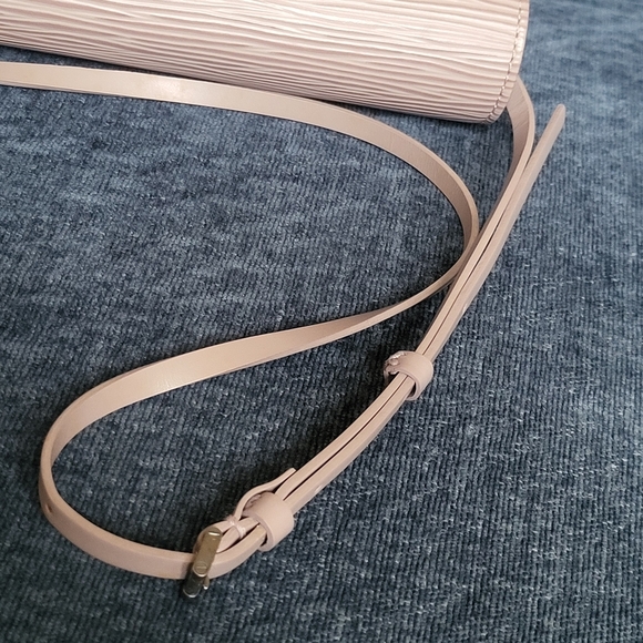 LOUIS VUITTON Epi Honfleur Mauve in Lilac Shoulder Bag...Authentic!!! - Picture 7 of 16